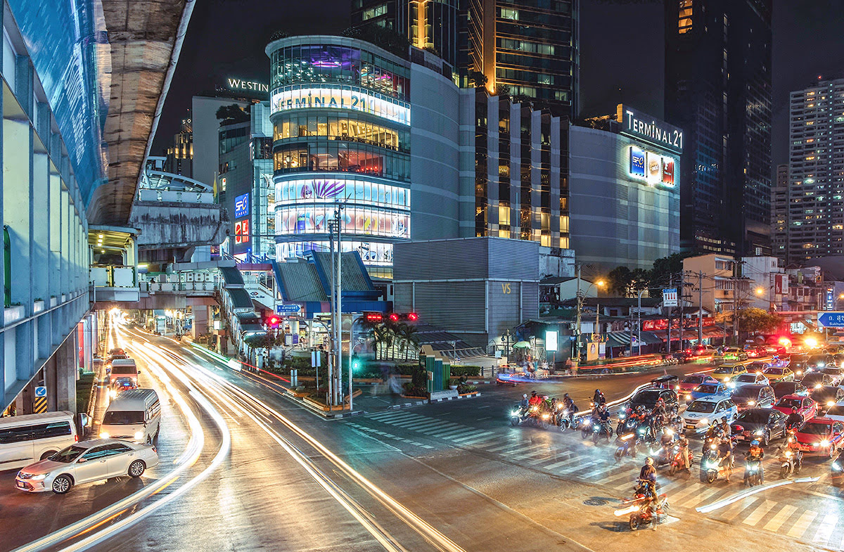 Bangkok Nightlife Guide: Why Sukhumvit Soi 11 Stands Out
