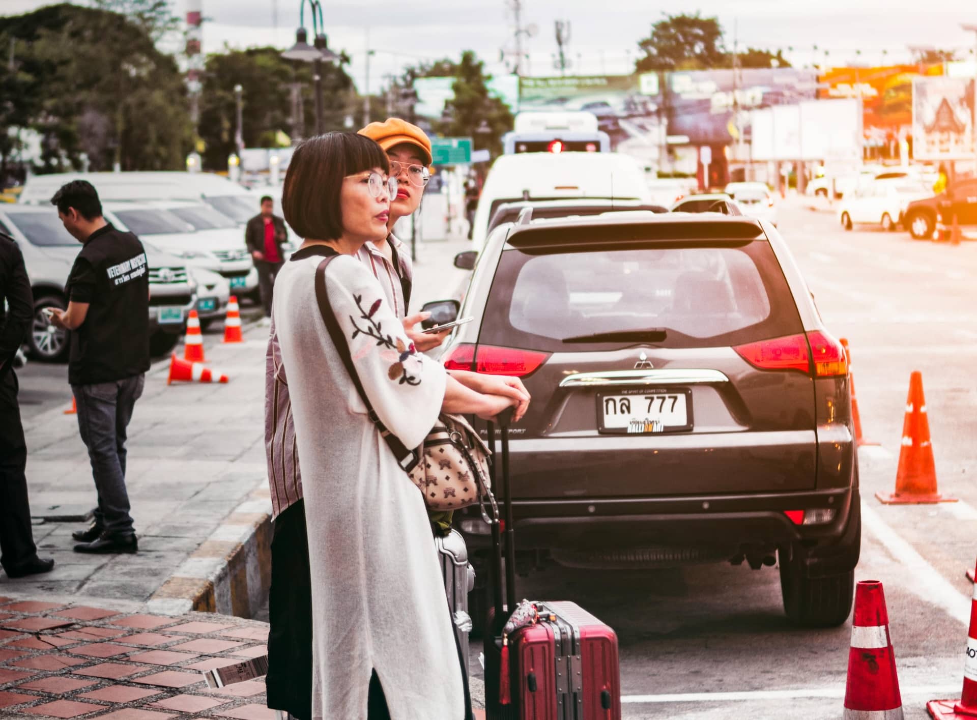 Travellers arriving at Bangkok Airport can explore different ways to get from Bangkok Airport to the city centre, including Sukhumvit and Nana BTS, by train, taxi or airport transfer service.