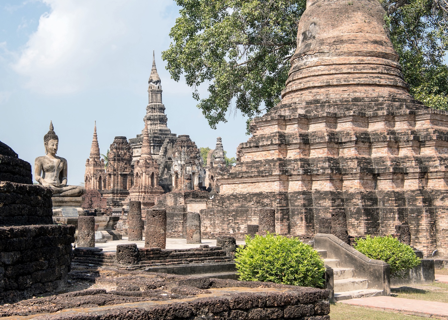 Wat Mahathat and the Amulet Market in Bangkok